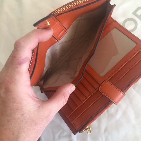 MICHAEL MICHAEL KORS
Adele Leather Smartphone Wallet Orange Never Carried - Picture 7 of 11